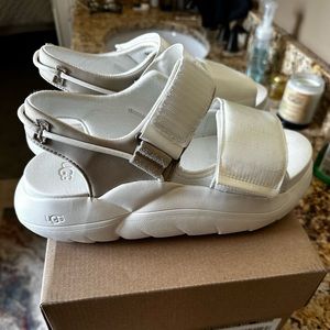 Women’s size 9 Uggs sandals